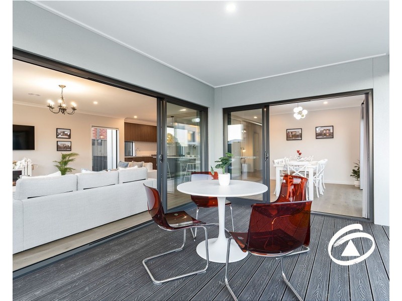 27 Fairground Promenade, Berwick VIC 3806