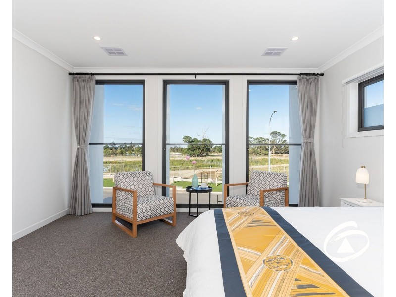 27 Fairground Promenade, Berwick VIC 3806