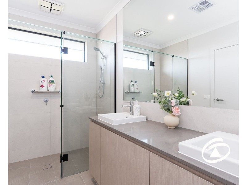 27 Fairground Promenade, Berwick VIC 3806