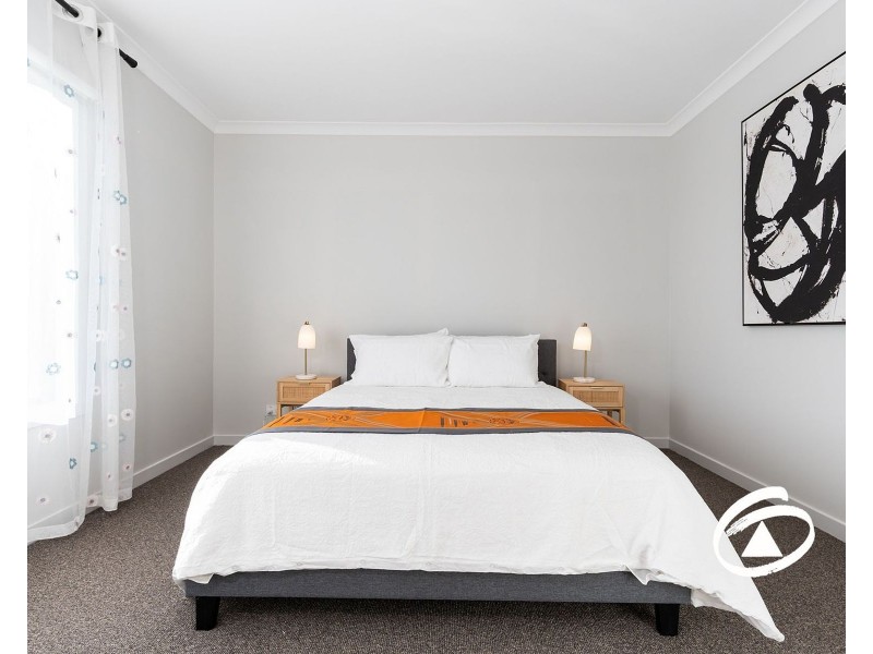 27 Fairground Promenade, Berwick VIC 3806