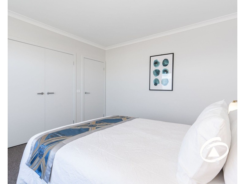 27 Fairground Promenade, Berwick VIC 3806