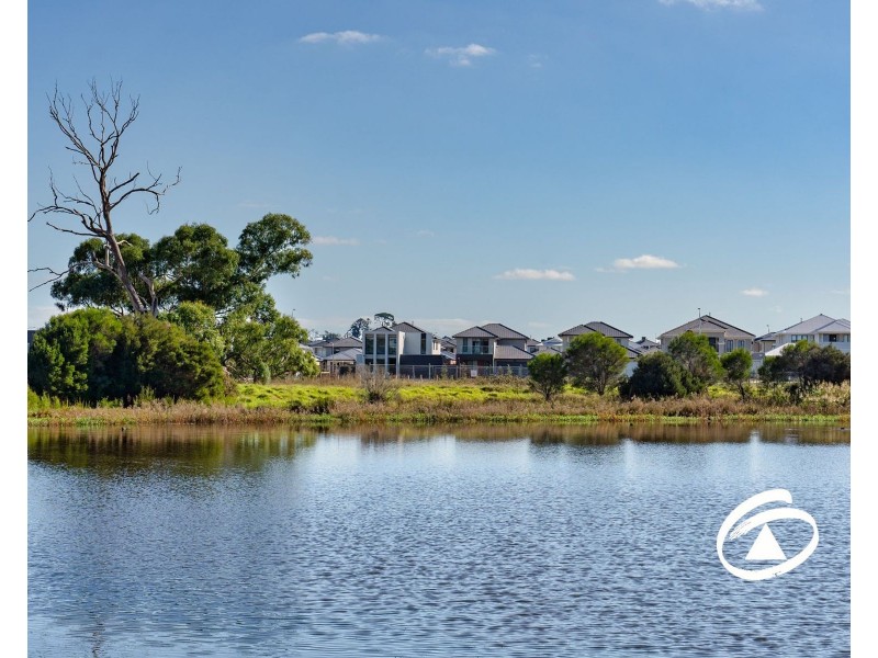 27 Fairground Promenade, Berwick VIC 3806