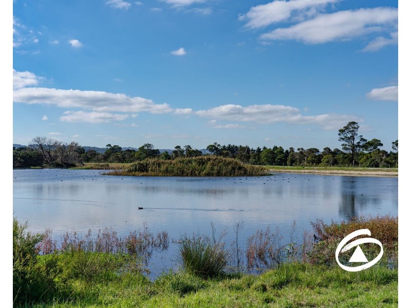 27 Fairground Promenade, Berwick VIC 3806