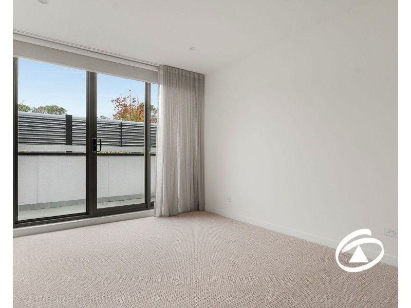 201/26 Langmore Lane, Berwick VIC 3806