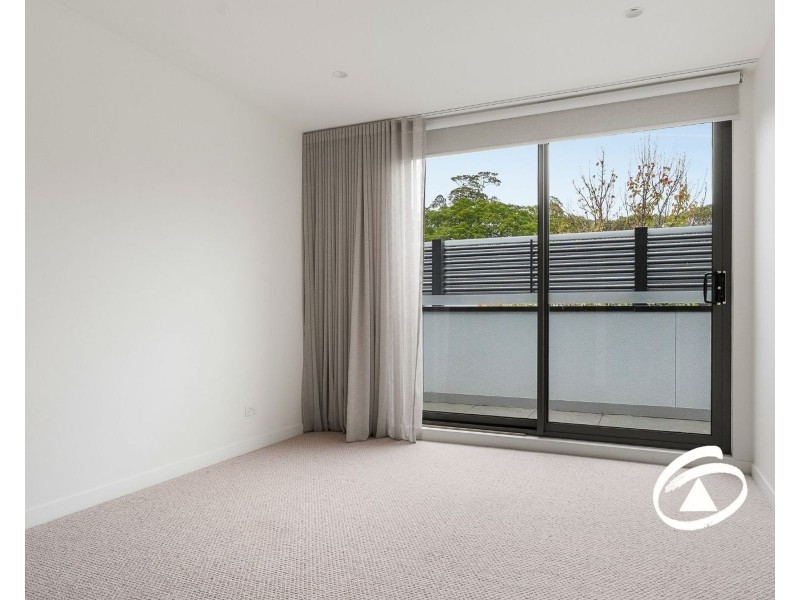 201/26 Langmore Lane, Berwick VIC 3806