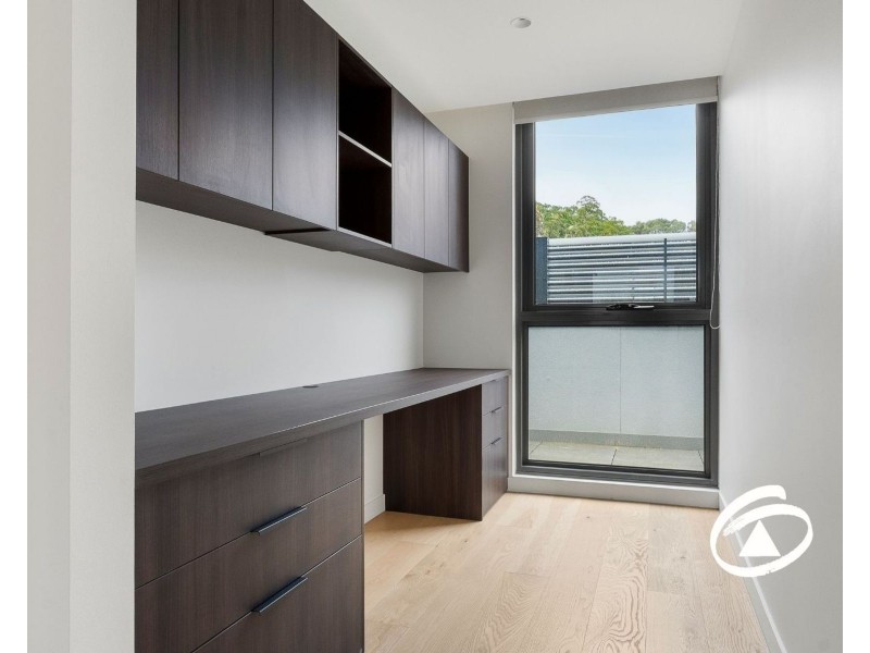 201/26 Langmore Lane, Berwick VIC 3806