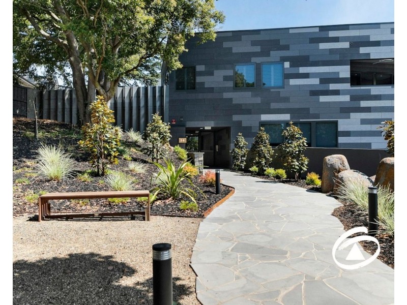 201/26 Langmore Lane, Berwick VIC 3806
