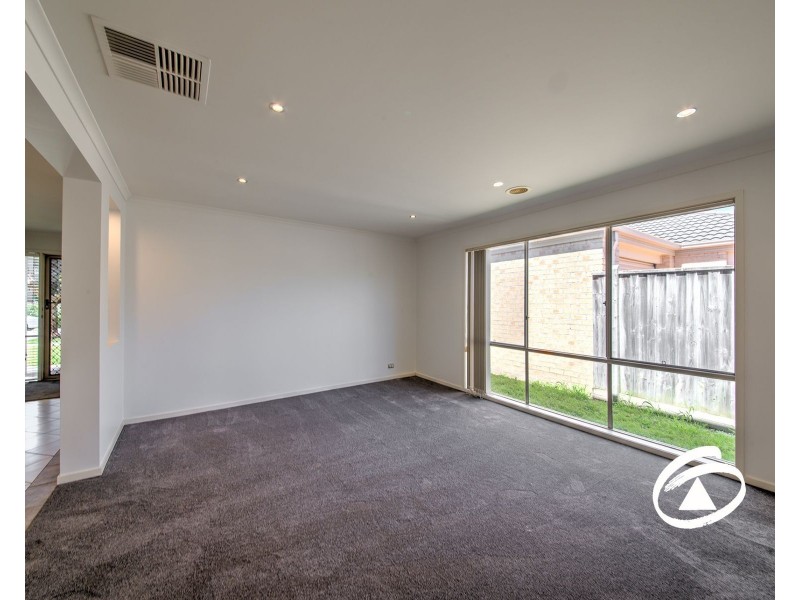 13 Yorkshire Drive, Cranbourne North VIC 3977
