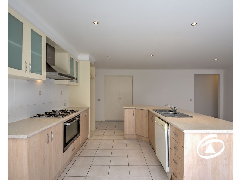 13 Yorkshire Drive, Cranbourne North VIC 3977