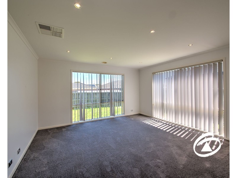 13 Yorkshire Drive, Cranbourne North VIC 3977