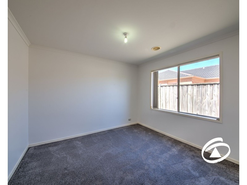 13 Yorkshire Drive, Cranbourne North VIC 3977