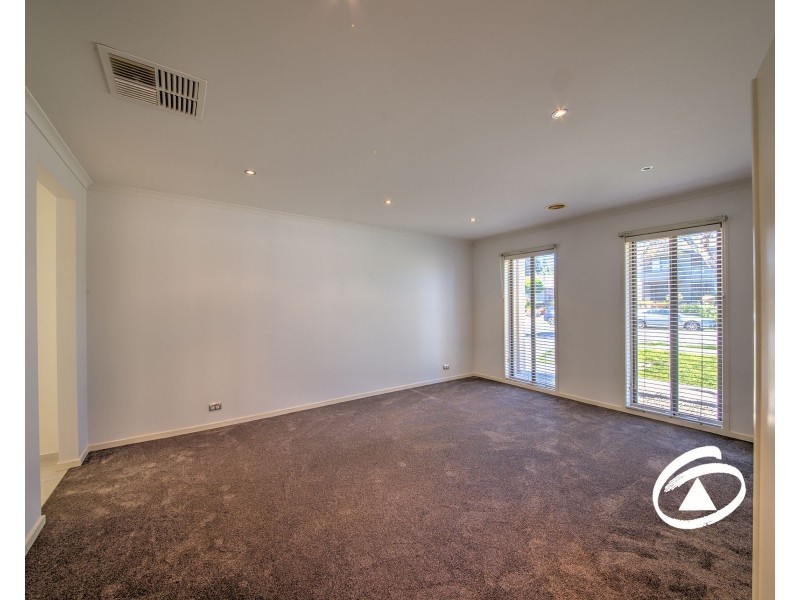 13 Yorkshire Drive, Cranbourne North VIC 3977