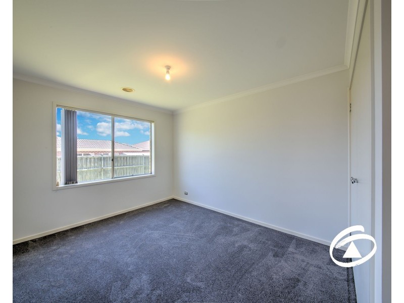 13 Yorkshire Drive, Cranbourne North VIC 3977