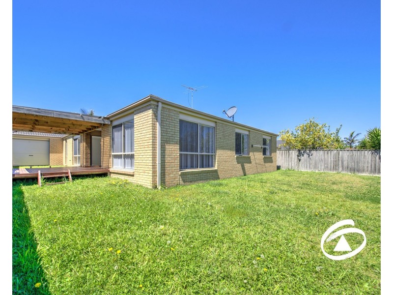 13 Yorkshire Drive, Cranbourne North VIC 3977