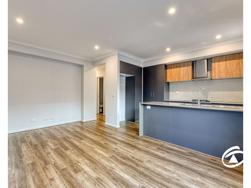 16 Borthwick Parade, Clyde North VIC 3978