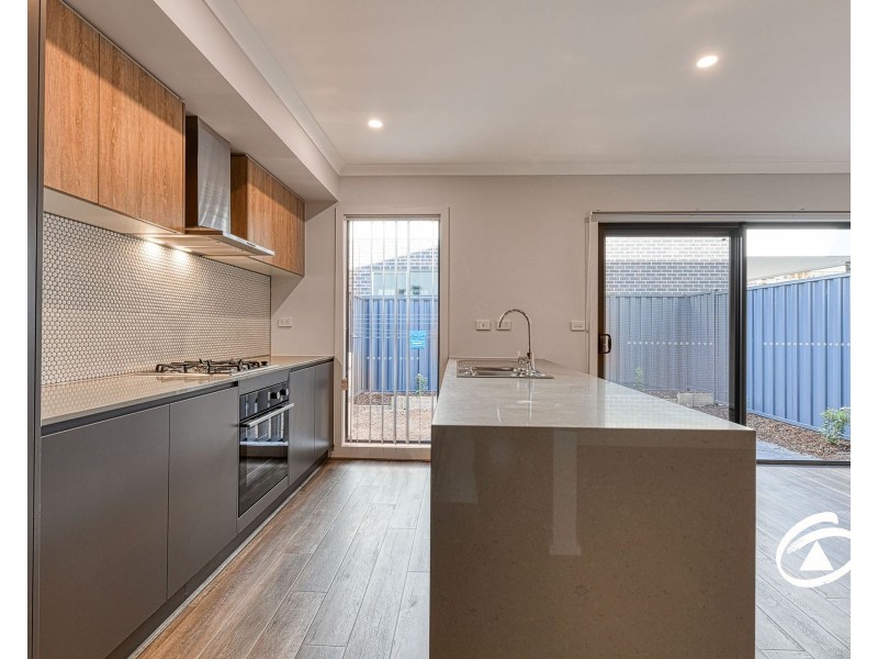 16 Borthwick Parade, Clyde North VIC 3978