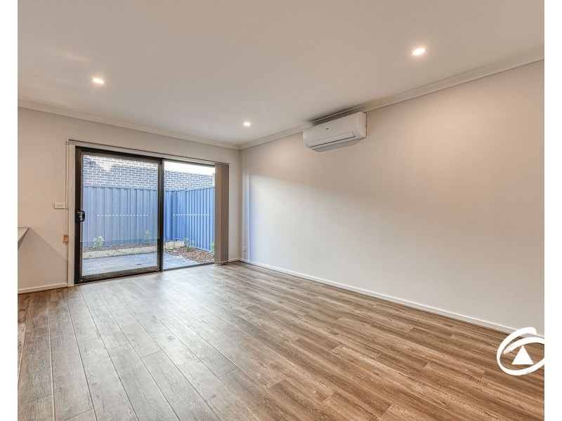 16 Borthwick Parade, Clyde North VIC 3978