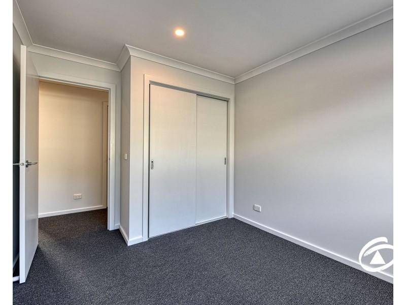 16 Borthwick Parade, Clyde North VIC 3978