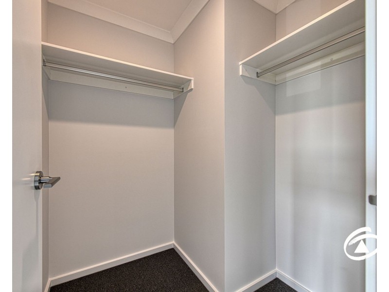 16 Borthwick Parade, Clyde North VIC 3978