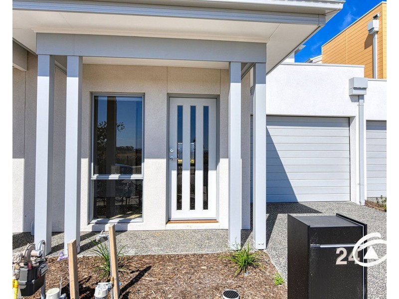 24 Borthwick Parade, Clyde North VIC 3978