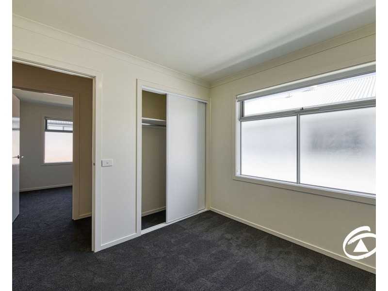 24 Borthwick Parade, Clyde North VIC 3978