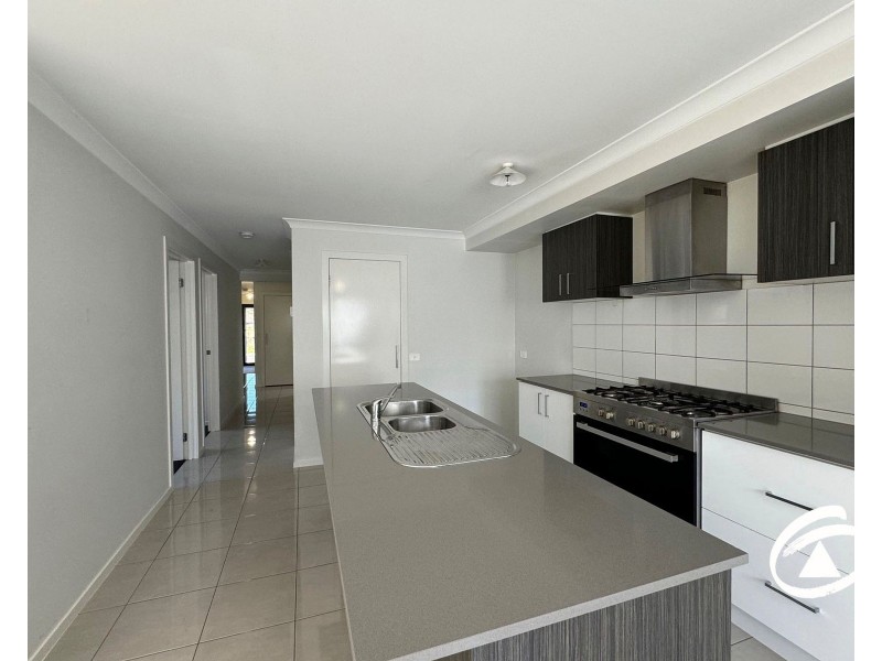 47 Troups Creek Promenade, Narre Warren VIC 3805