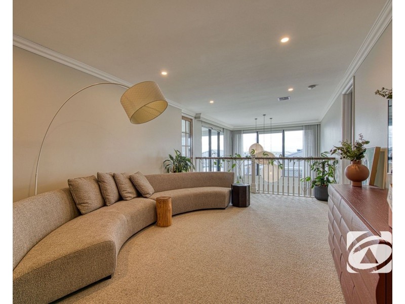 39 Stonefox Circuit, Clyde North VIC 3978