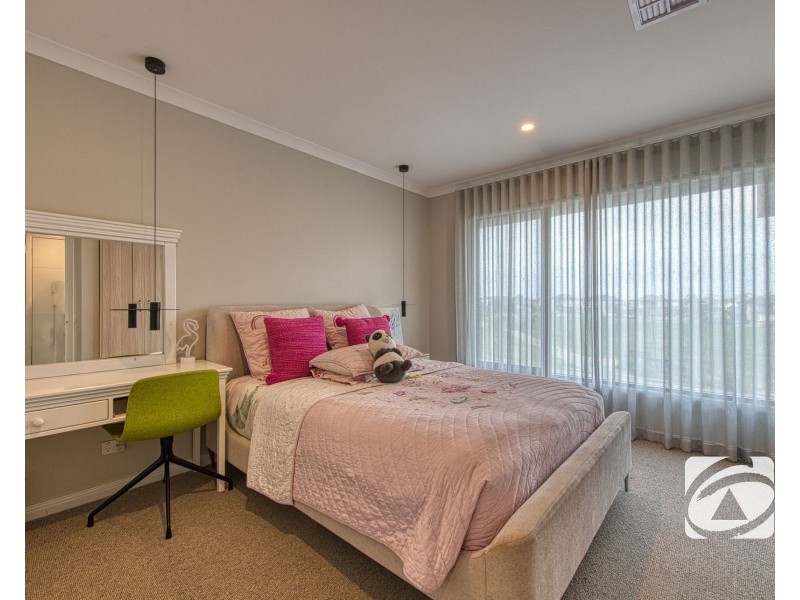 39 Stonefox Circuit, Clyde North VIC 3978