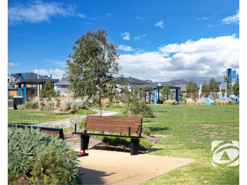 39 Stonefox Circuit, Clyde North VIC 3978