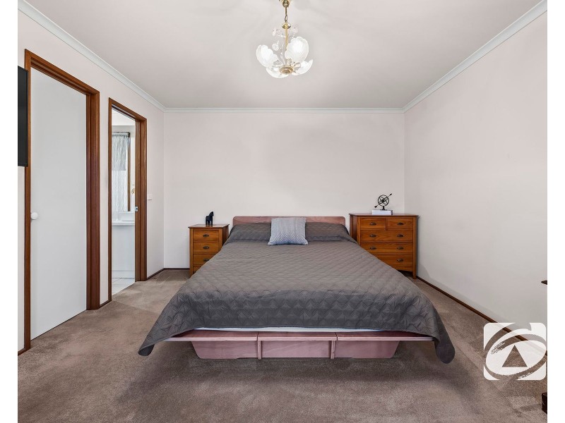 5 Lauren Drive, Hampton Park VIC 3976