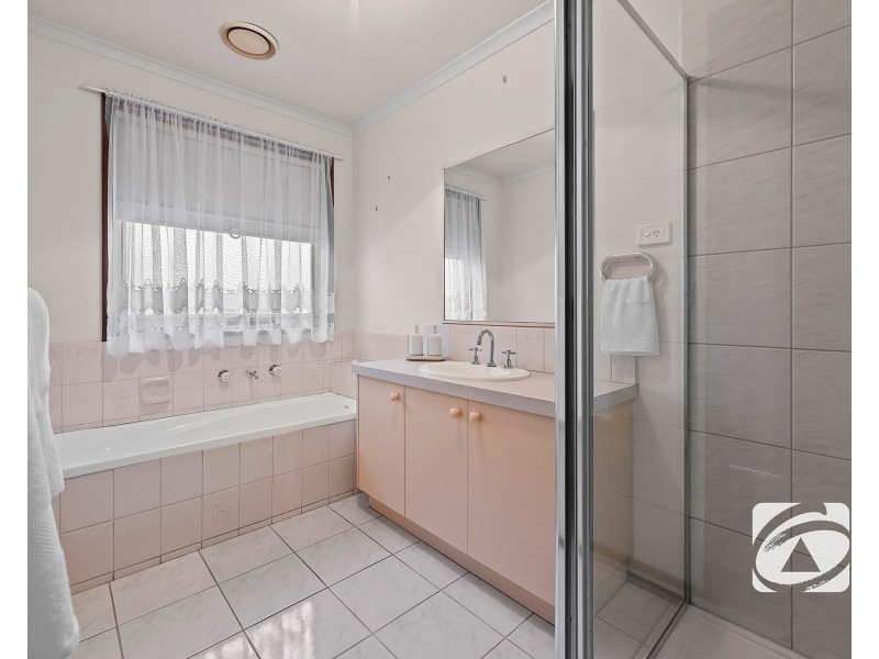 5 Lauren Drive, Hampton Park VIC 3976