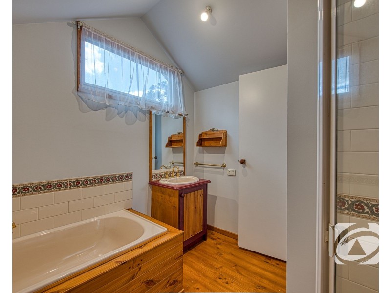 7 Mirrabook Court, Berwick VIC 3806