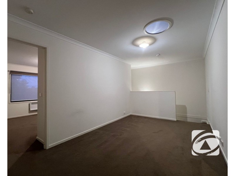 7 Hammond Crescent, Officer VIC 3809