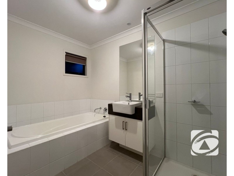 7 Hammond Crescent, Officer VIC 3809