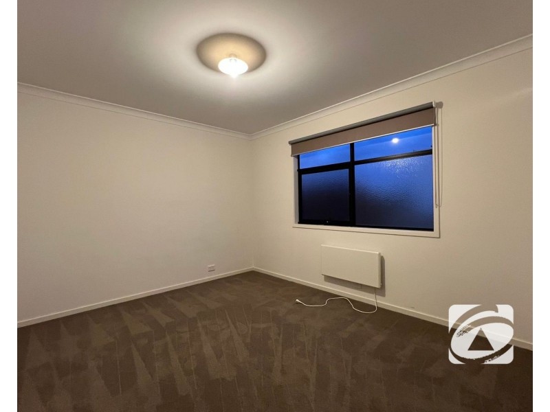 7 Hammond Crescent, Officer VIC 3809