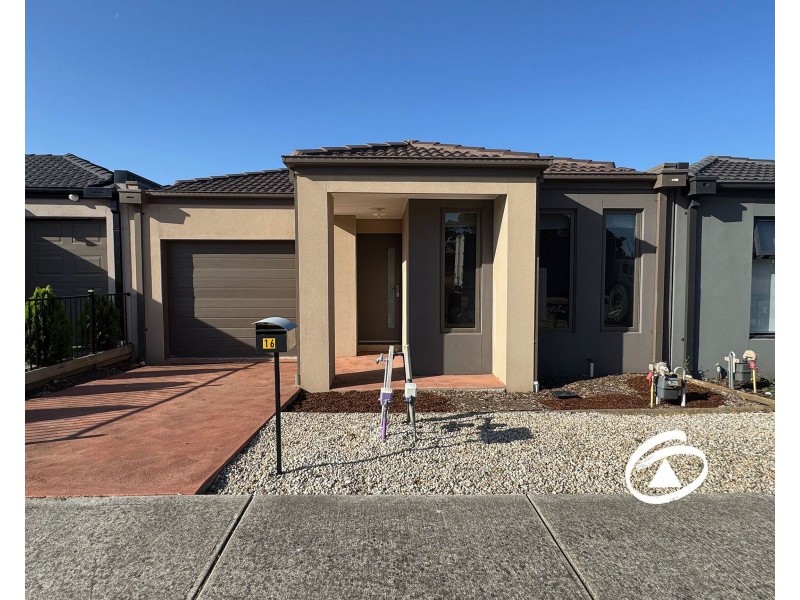 16 Godfrey Avenue, Cranbourne East VIC 3977