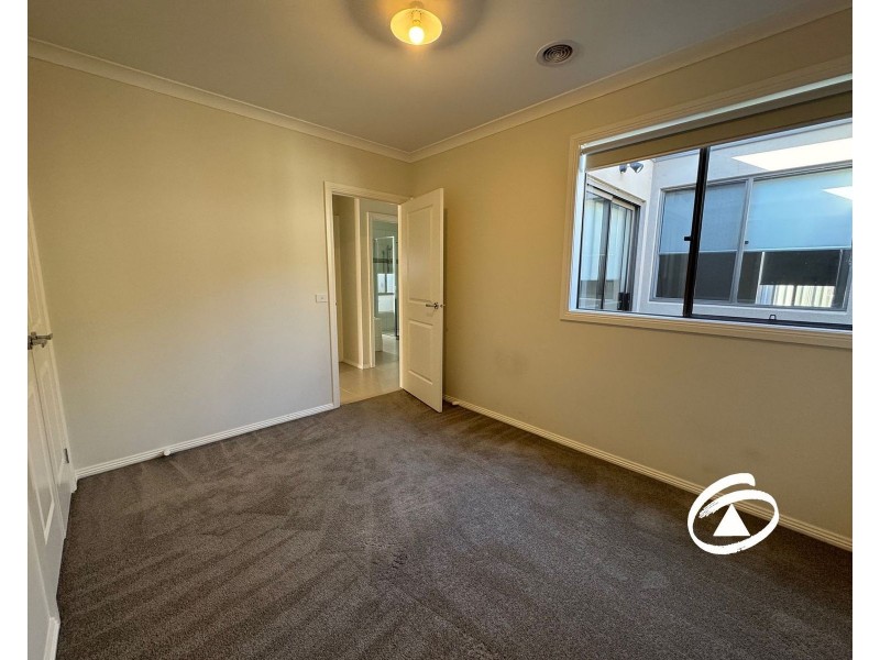 16 Godfrey Avenue, Cranbourne East VIC 3977