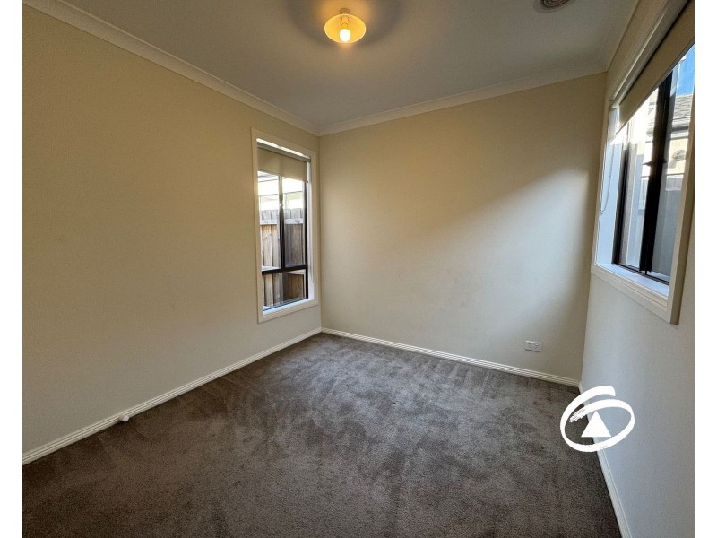 16 Godfrey Avenue, Cranbourne East VIC 3977