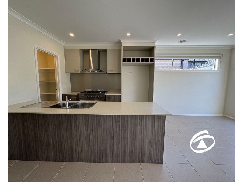 16 Godfrey Avenue, Cranbourne East VIC 3977