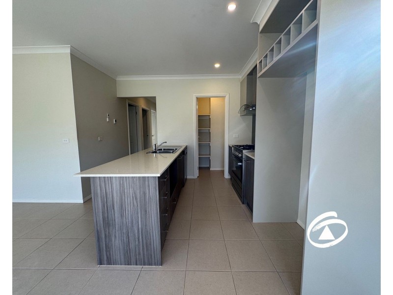 16 Godfrey Avenue, Cranbourne East VIC 3977