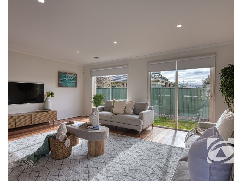 9 Waterside Drive, Cranbourne East VIC 3977