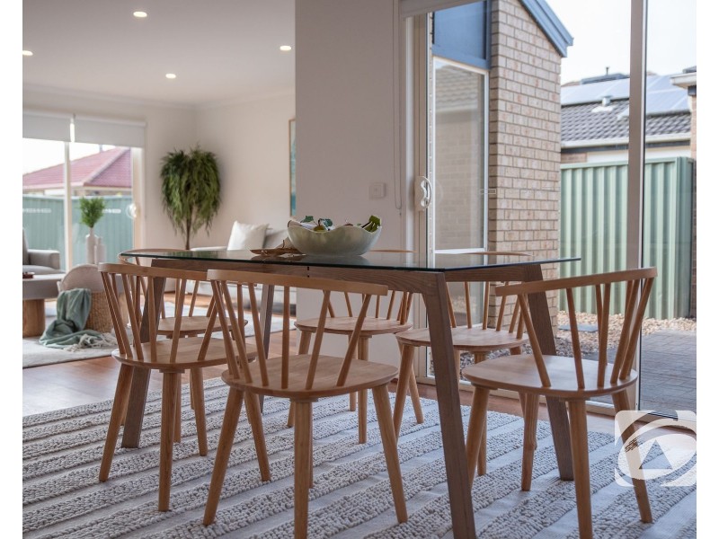 9 Waterside Drive, Cranbourne East VIC 3977