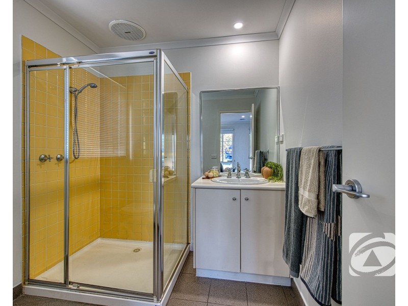9 Waterside Drive, Cranbourne East VIC 3977