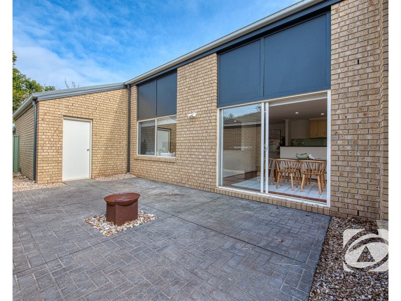 9 Waterside Drive, Cranbourne East VIC 3977