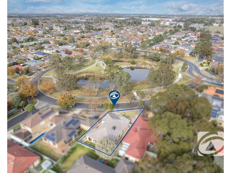 9 Waterside Drive, Cranbourne East VIC 3977