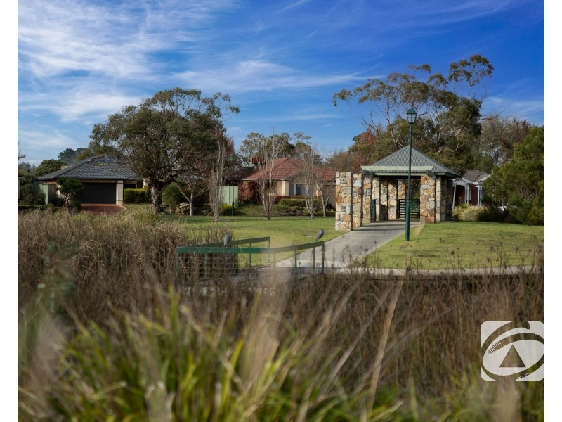 9 Waterside Drive, Cranbourne East VIC 3977
