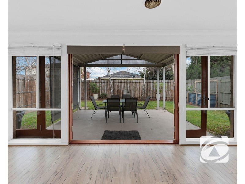 8 Wallingford Place, Narre Warren South VIC 3805