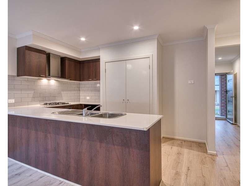 15 Caravan Parade, Berwick VIC 3806