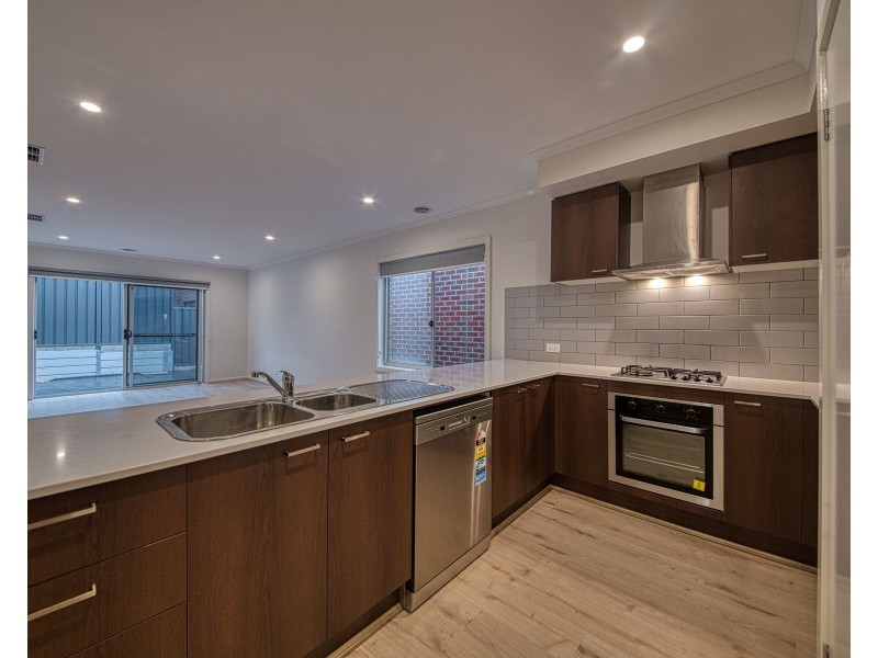 15 Caravan Parade, Berwick VIC 3806