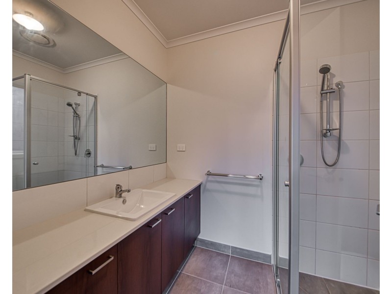 15 Caravan Parade, Berwick VIC 3806